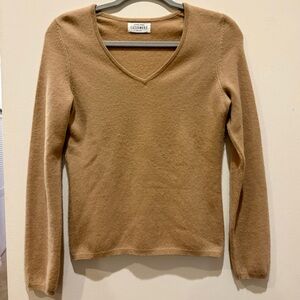 Sutton Studio V-Neck Cashmere Sweater in Tan